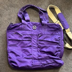 Lululemon Fast in Flight bag lolo purple euc